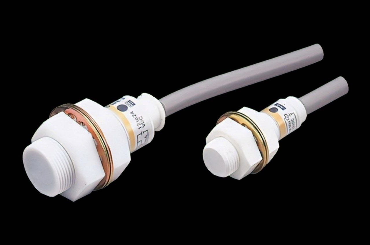OMRON Chemical-Resistant Type Proximity Sensor [E2FQ]