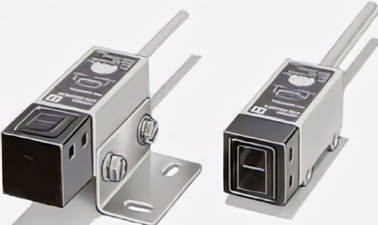 OMRON Photoelectric Sensors with Built-In Amplifier [E3S]
