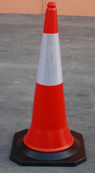 PLASTIC PE TRAFFIC CONE RED WHITE-CHINA 750MM